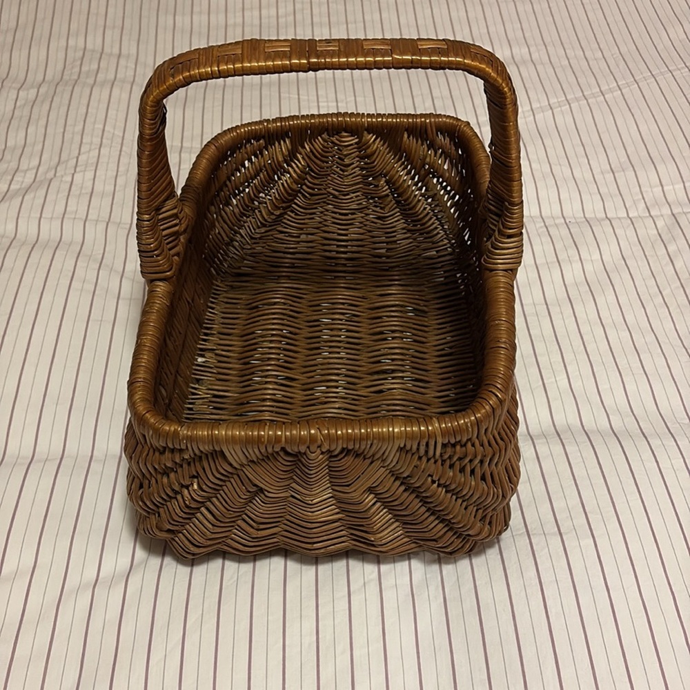 Sturdy Wicker Basket - Picture 4 of 9